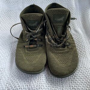 Leguano Barefoot shoes.